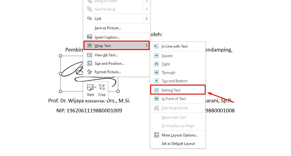 Tanda tangan wrap text behind text posisi belakang word